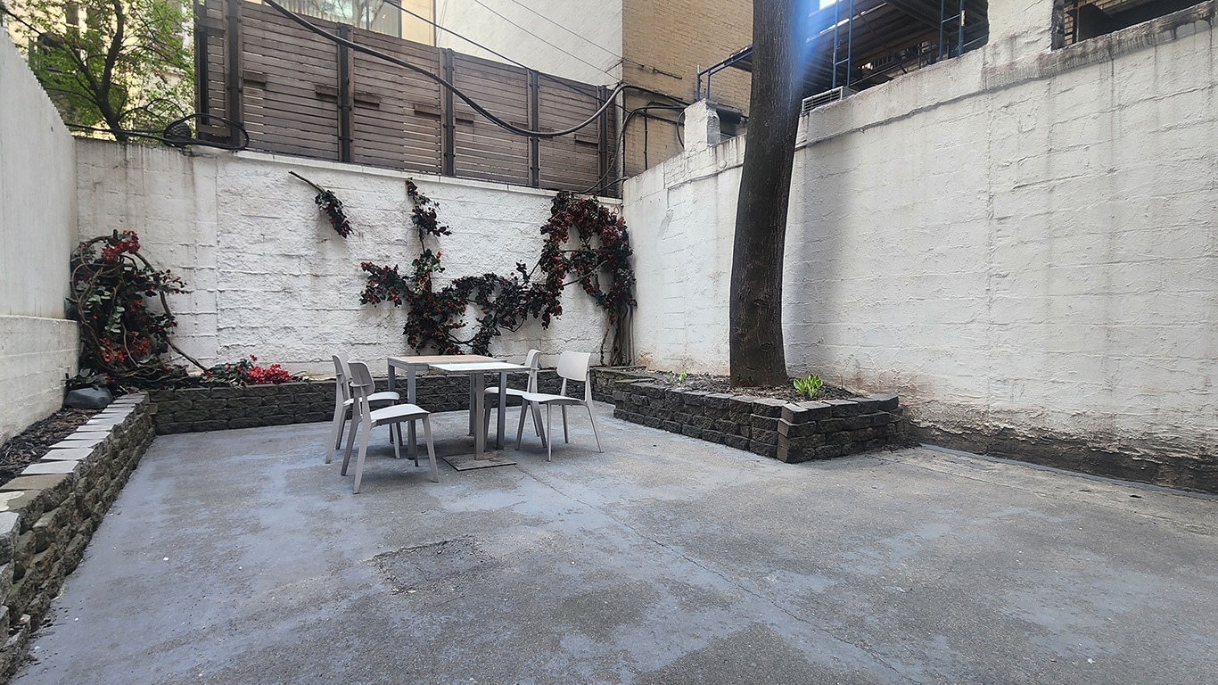 127 East 60th Street, New York, NY 10022, USA