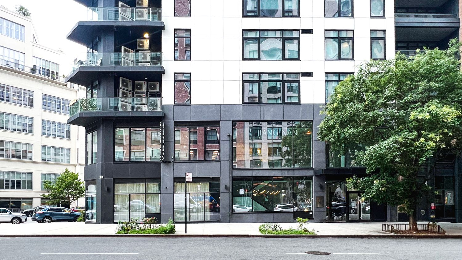 27-19 Thomson Ave, Long Island City, NY 11101, USA